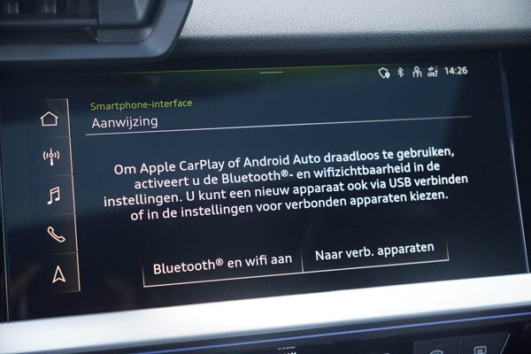 Apple Carplay/Android Auto Apple Carplay/Android Auto