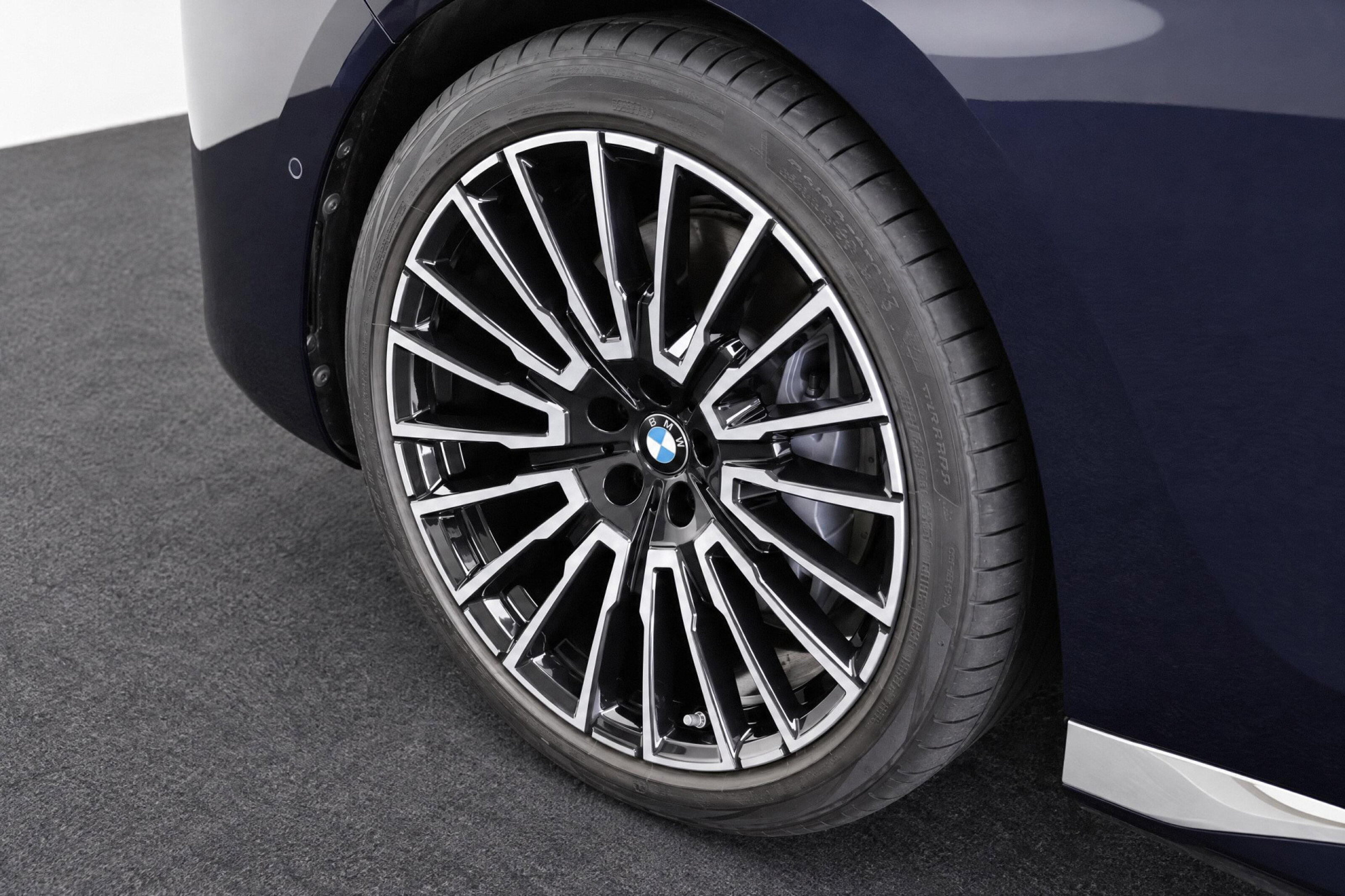 BMW i7 7