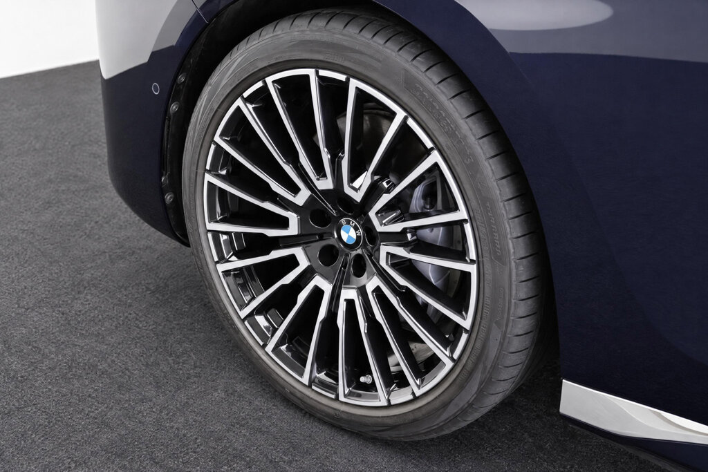 BMW i7 7