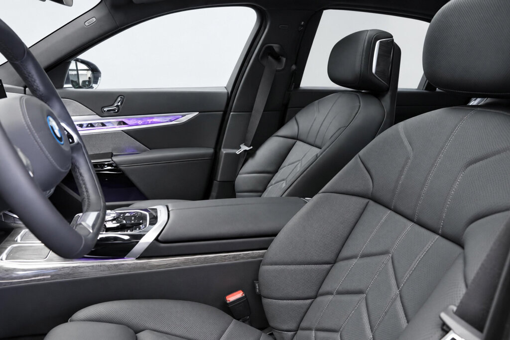 BMW i7 8