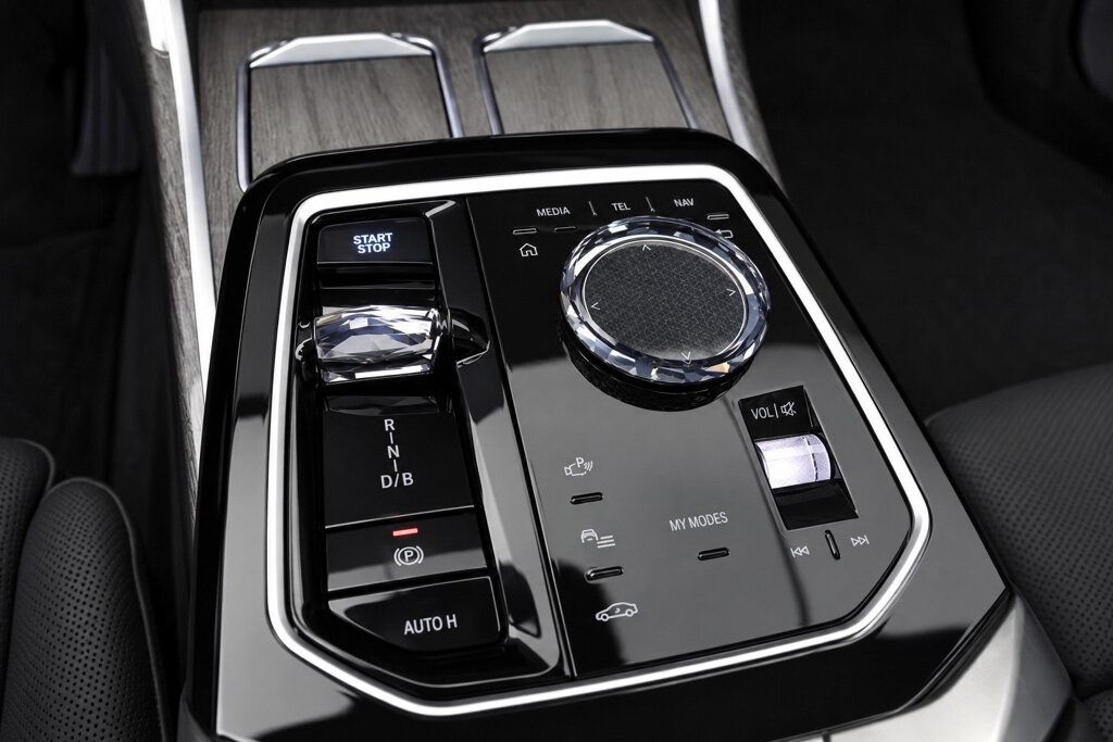 BMW i7 21