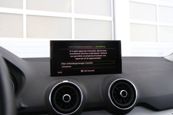 Apple Carplay/Android Auto Apple Carplay/Android Auto