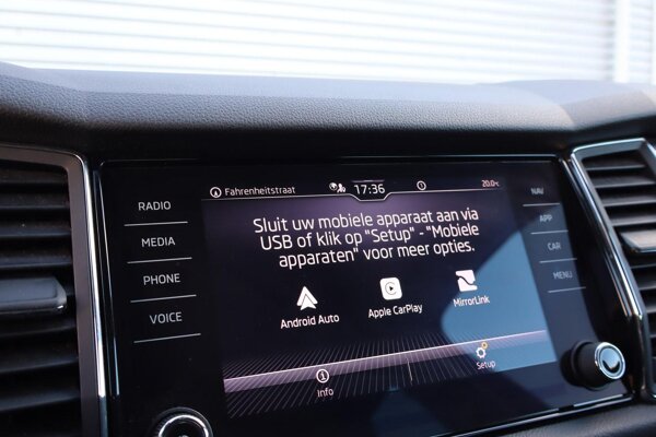 Apple Carplay/Android Auto Apple Carplay/Android Auto