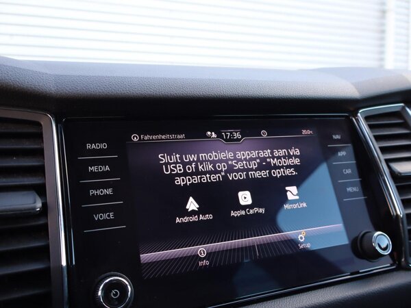 Apple Carplay/Android Auto Apple Carplay/Android Auto