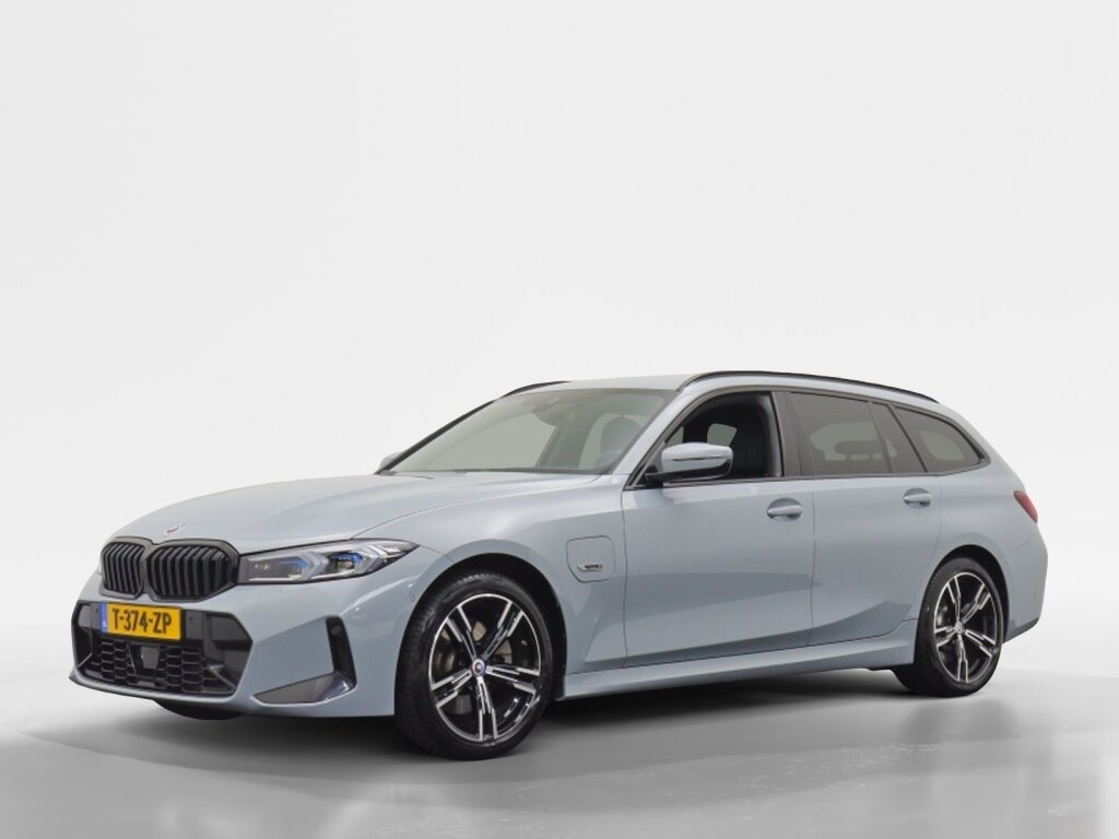 BMW 3 Serie Touring 330e M SPORT + Innovation | Elek. Trekhaak | ACC | HUD