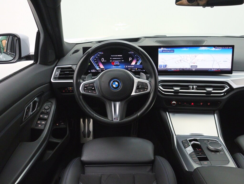 BMW 3 Serie Touring 330e M SPORT + Innovation | Elek. Trekhaak | ACC | HUD - Afbeelding 3