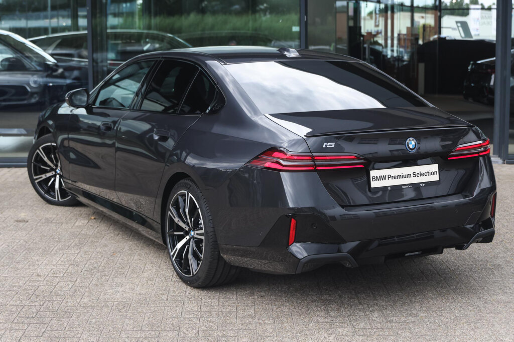 BMW i5 2