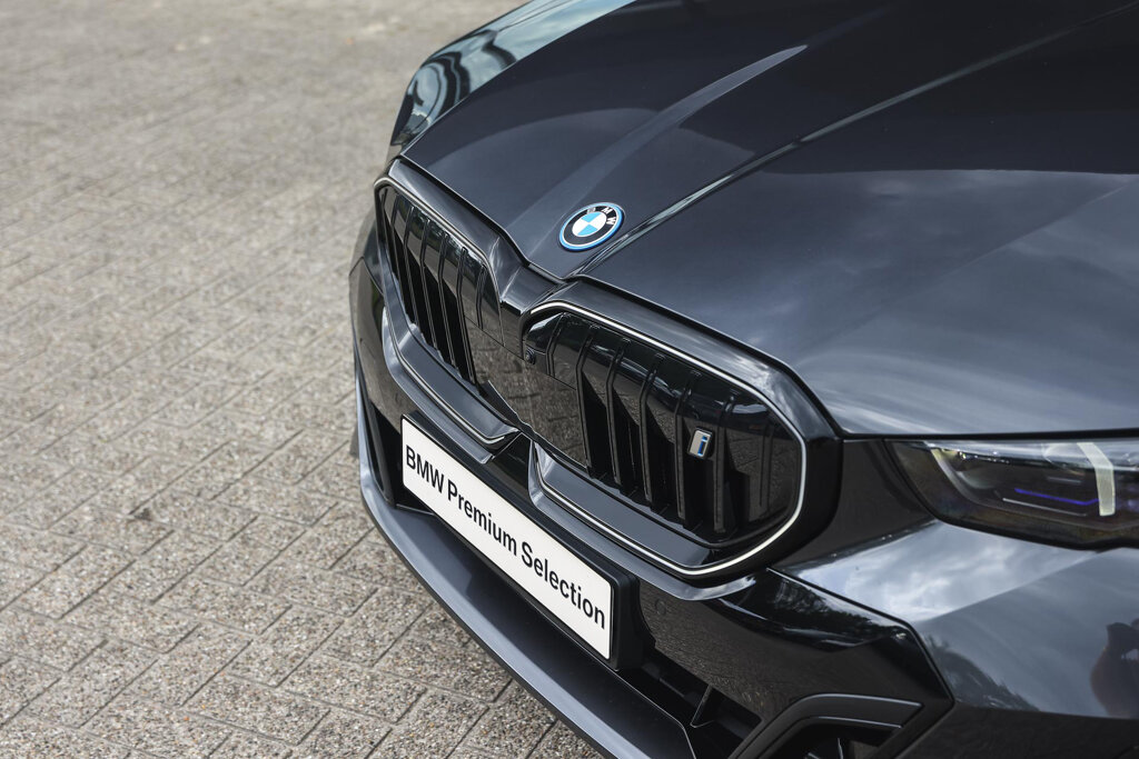 BMW i5 27