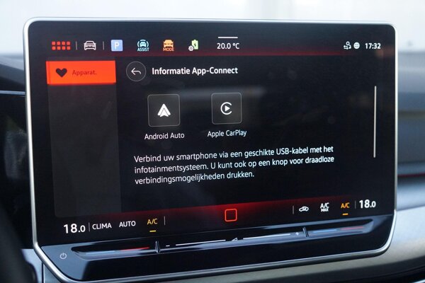 Apple Carplay/Android Auto Apple Carplay/Android Auto