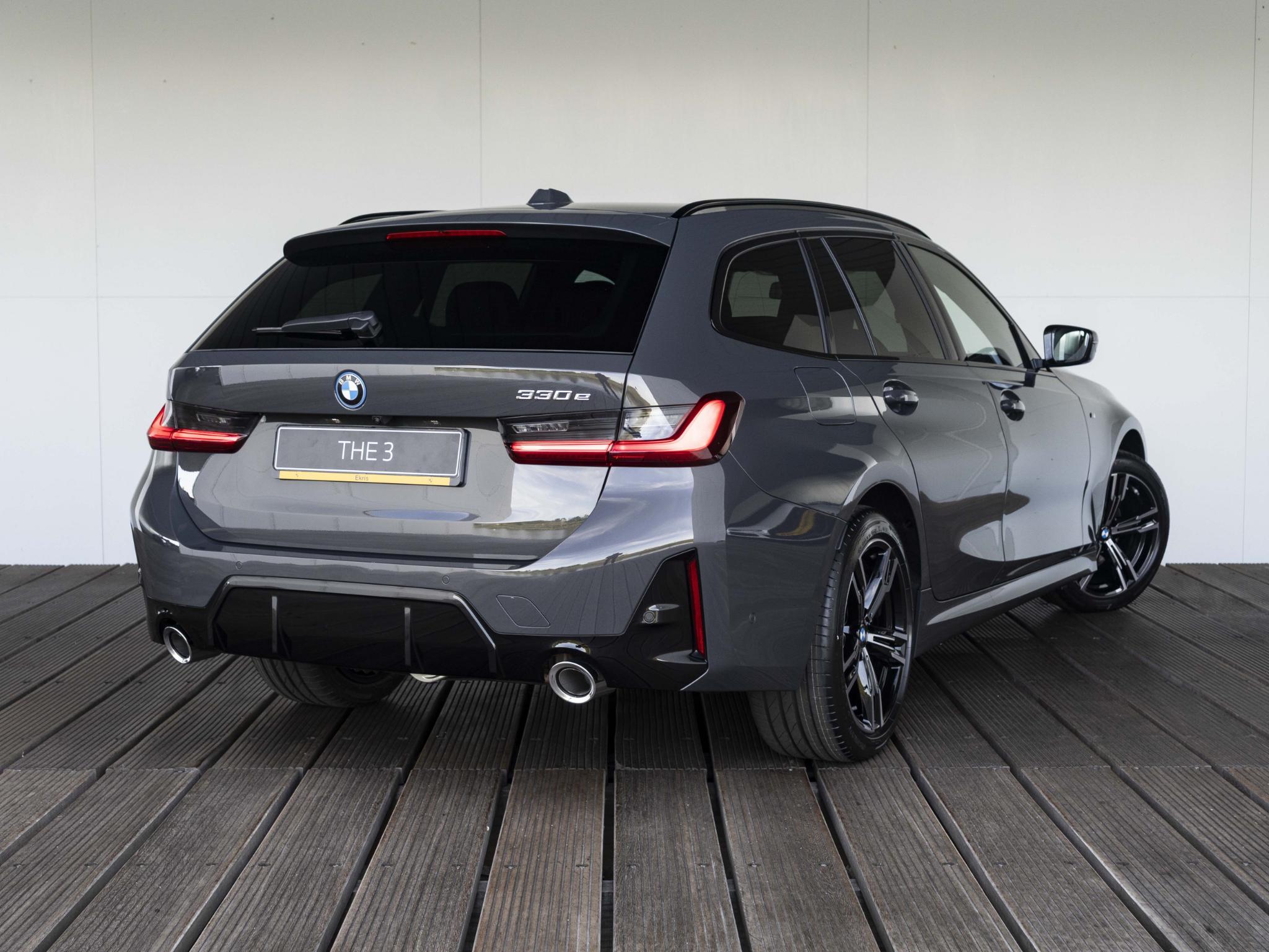 BMW 3-serie Touring 330e - Afbeelding 2