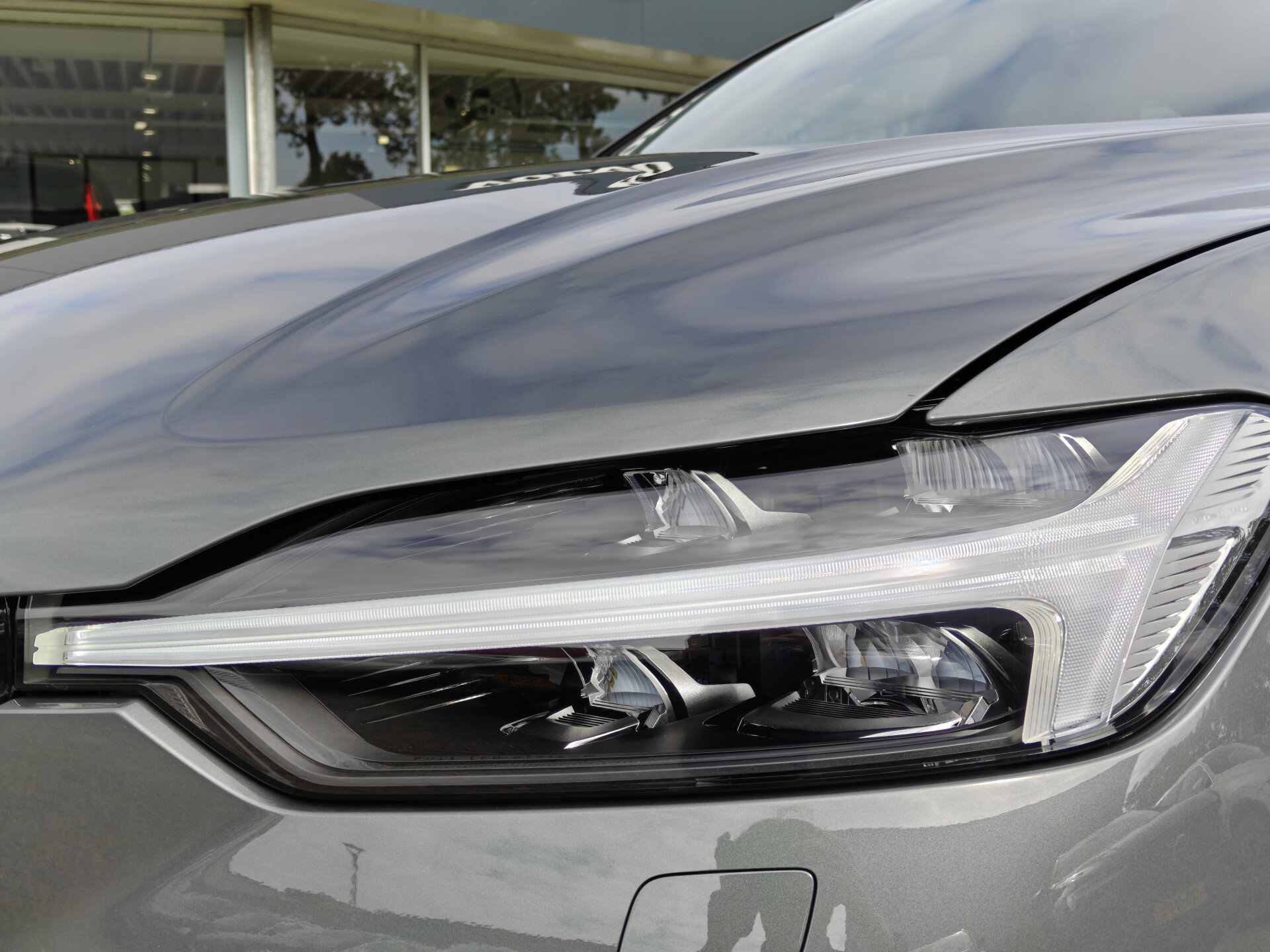 Volvo XC60 T6 Plug-in hybrid AWD Ultra Dark - Afbeelding 3