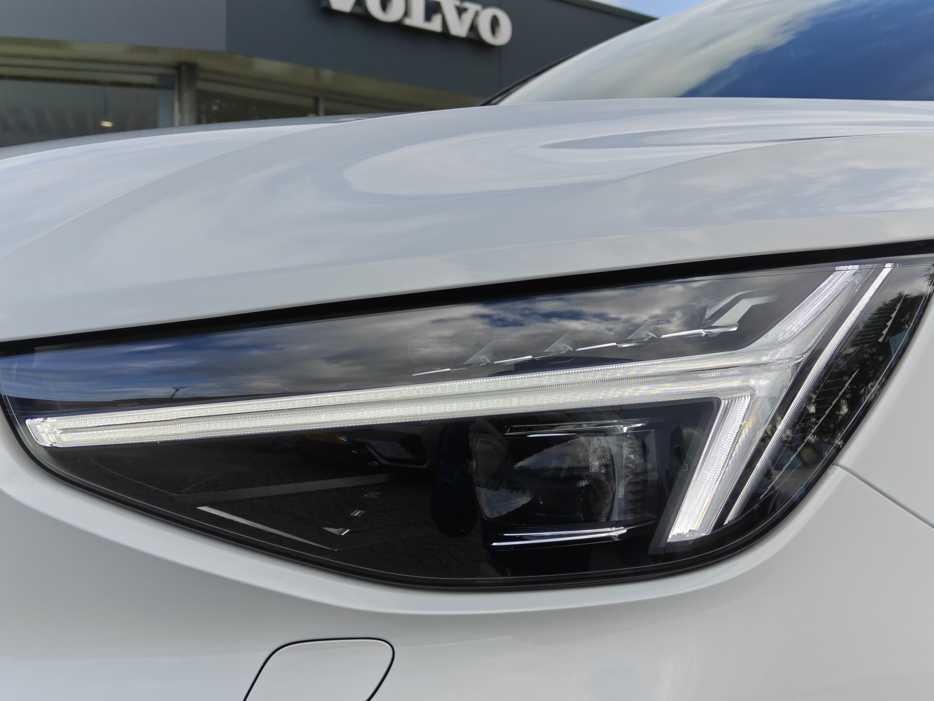 Volvo XC40 B4 211PK Plus Dark - Afbeelding 3