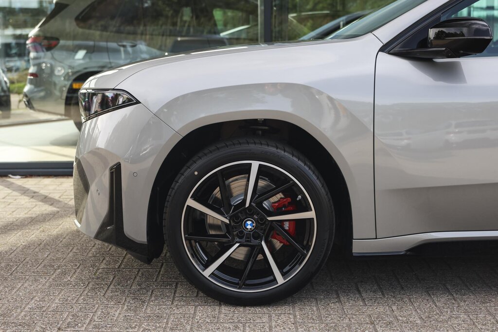 BMW iX3 4