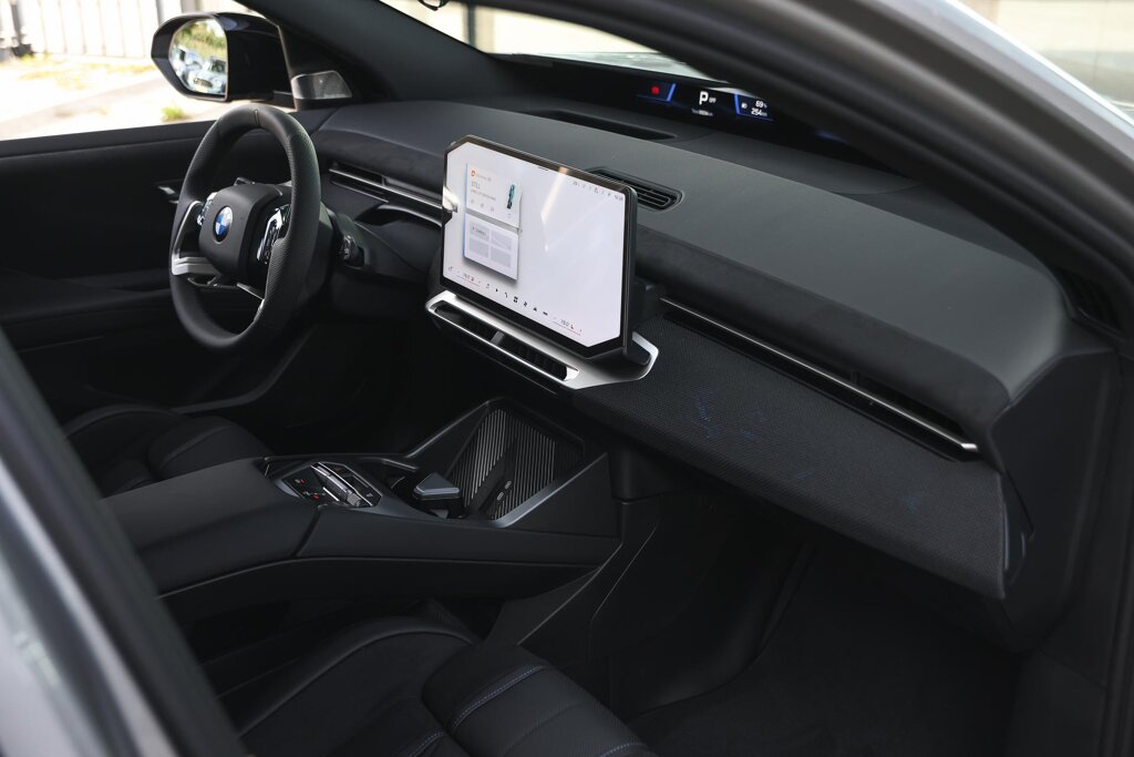 BMW iX3 12