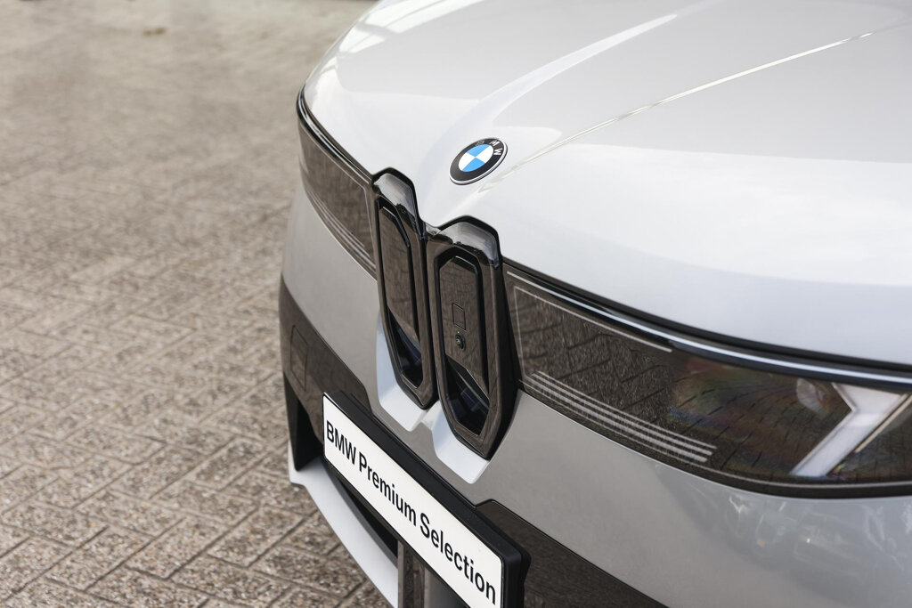 BMW iX3 29