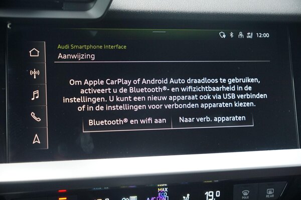 Apple Carplay/Android Auto Apple Carplay/Android Auto