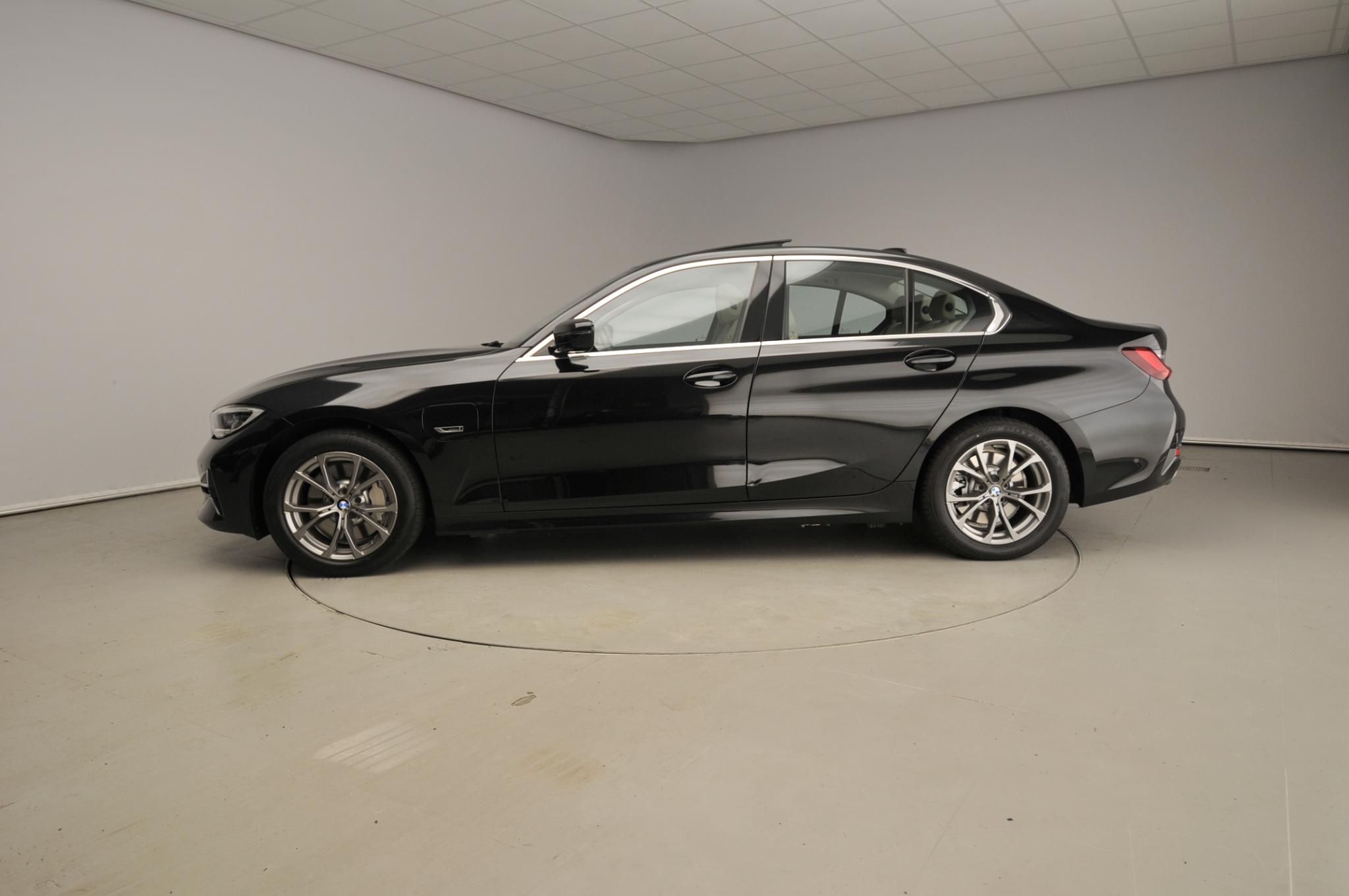 BMW 3 Serie Sedan 330e - Afbeelding 2