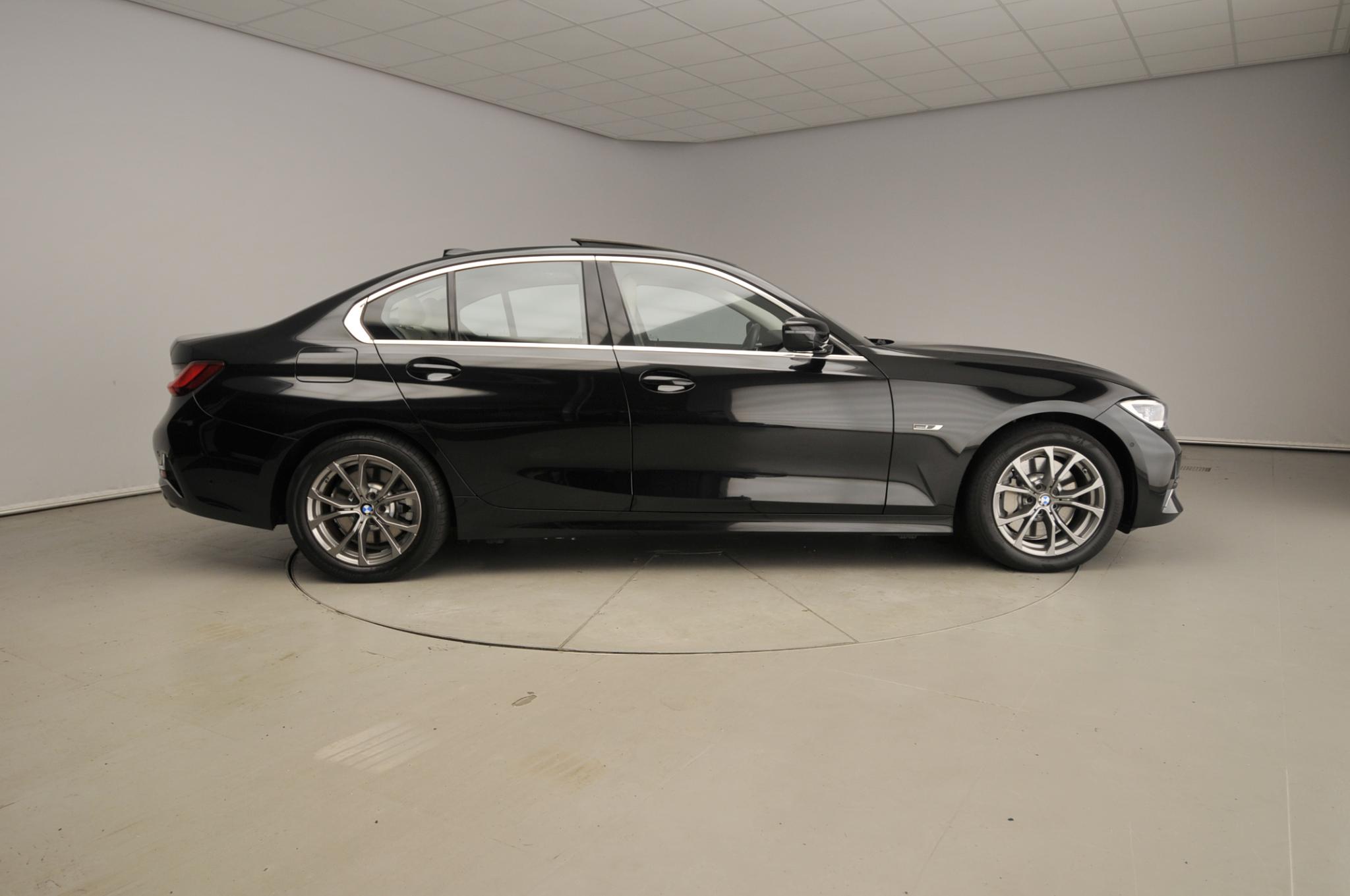 BMW 3 Serie Sedan 330e - Afbeelding 4