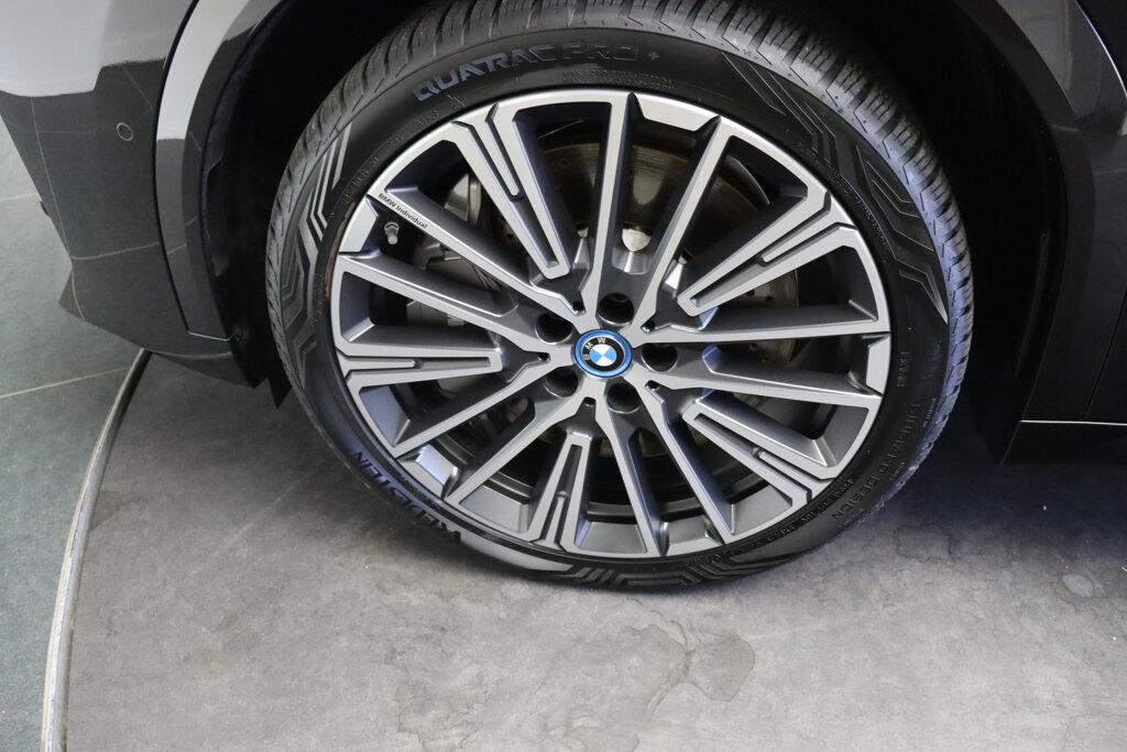 BMW iX2 19