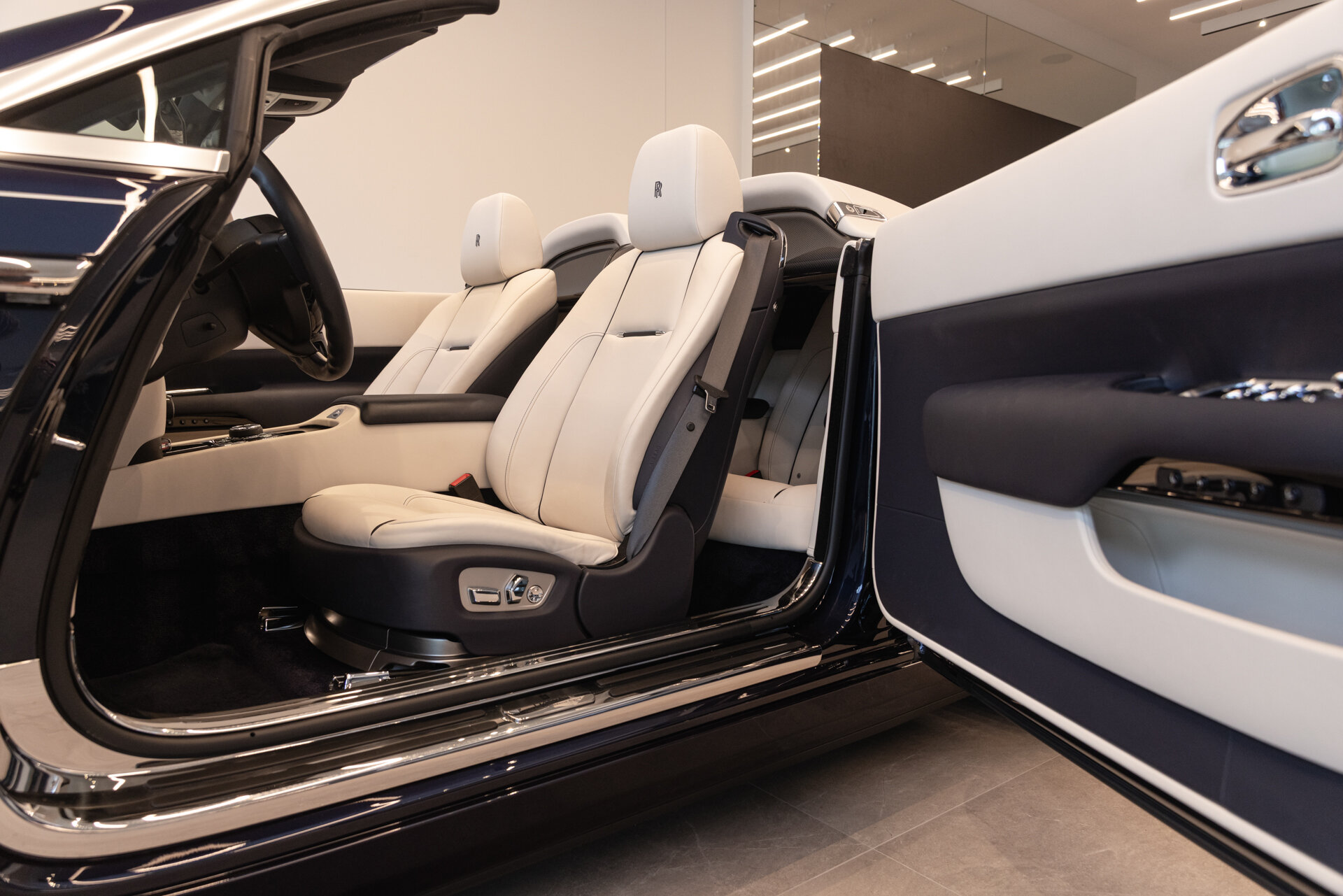 Rolls-Royce Dawn - foto 9