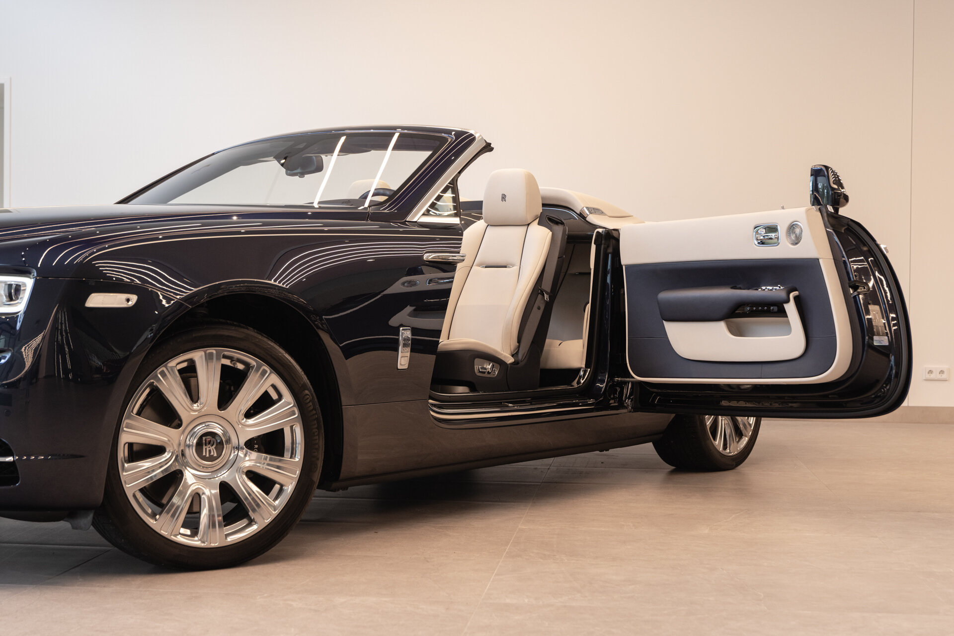 Rolls-Royce Dawn - foto 19