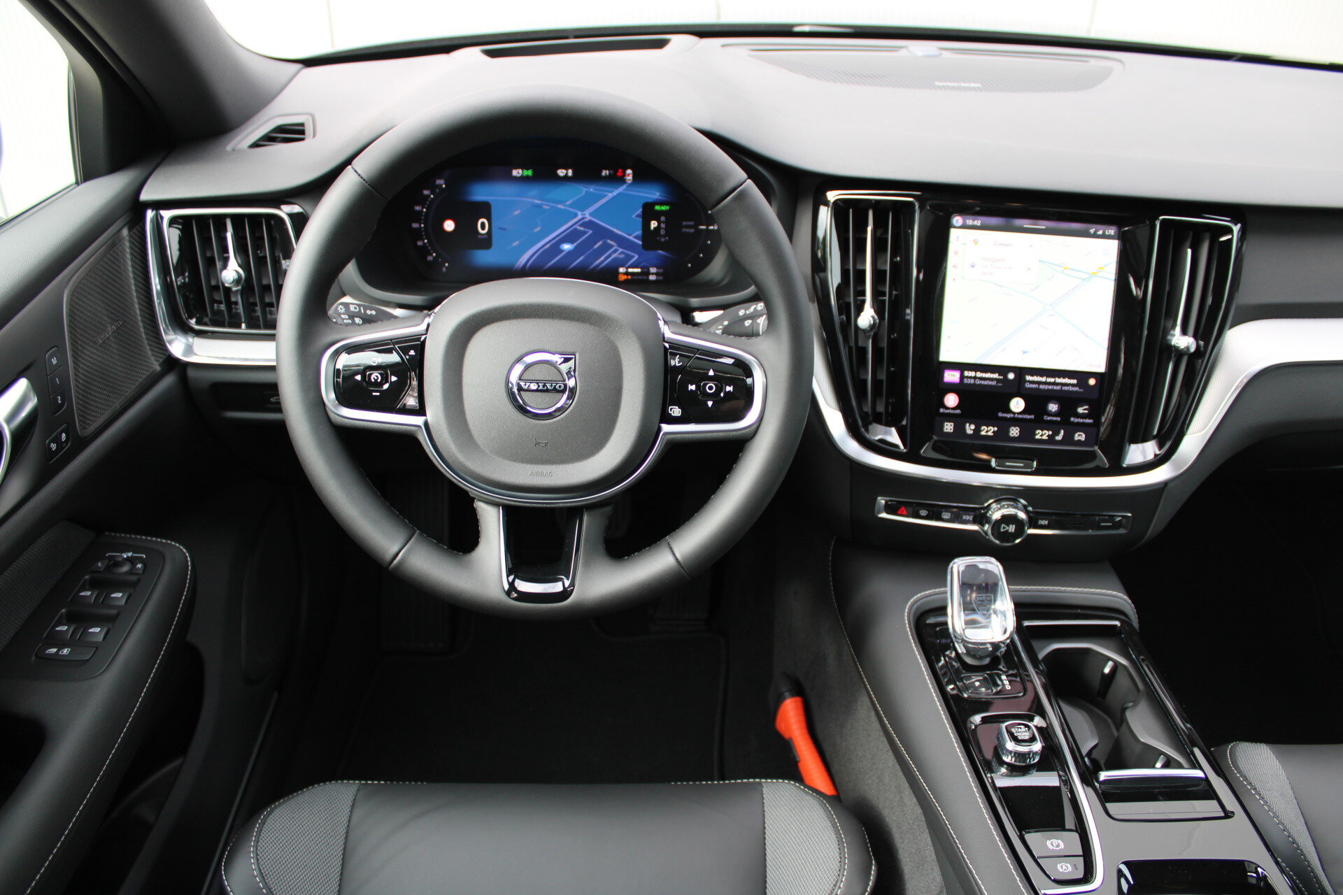Volvo V60 T6 Plug-in hybrid AWD Plus Dark - Afbeelding 2