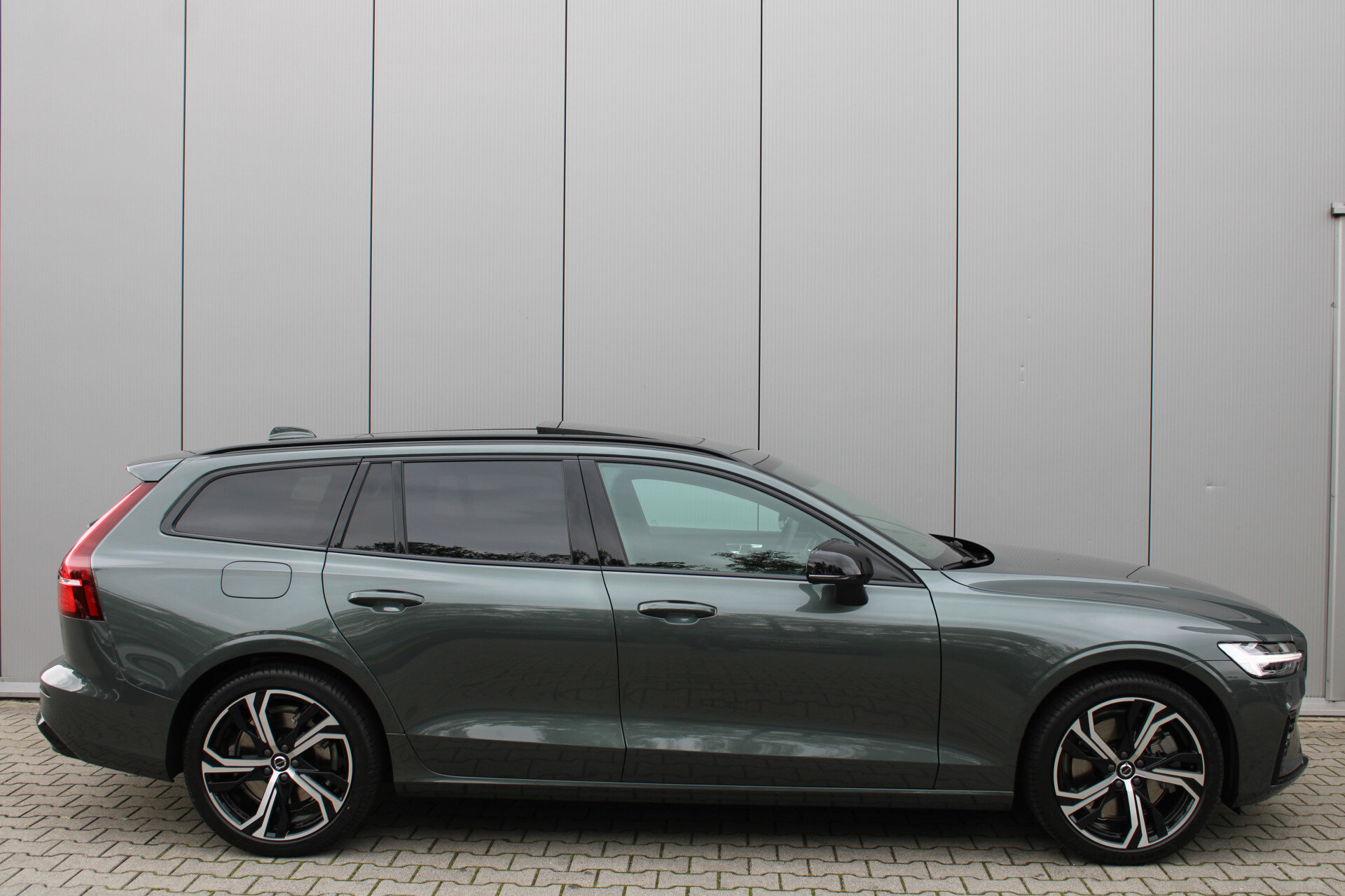 Volvo V60 T6 Plug-in hybrid AWD Plus Dark - Afbeelding 3