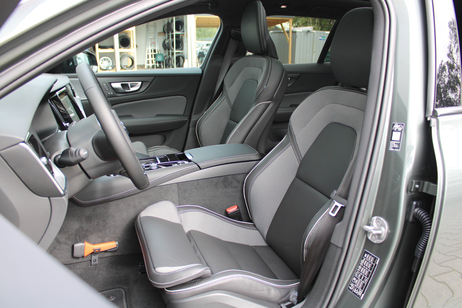 Volvo V60 T6 Plug-in hybrid AWD Plus Dark - Afbeelding 4