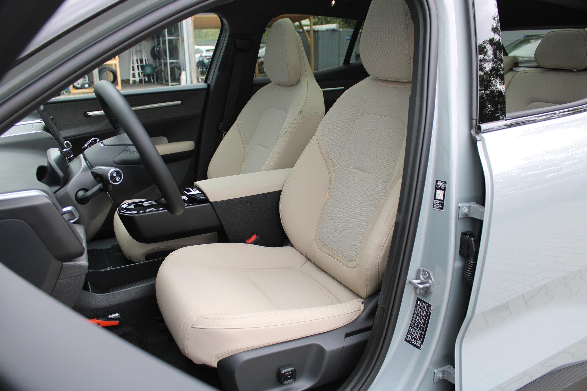 Volvo EX30 Cross Country P5 Plus Europa 69 kWh - Afbeelding 4