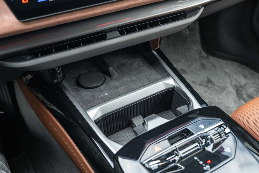 BMW i7 28