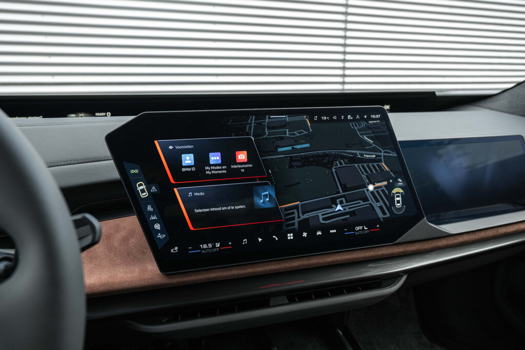 BMW i7 32