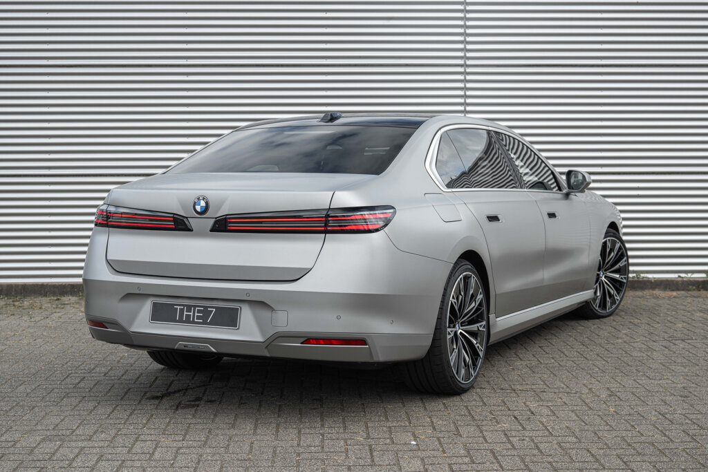 BMW i7 2