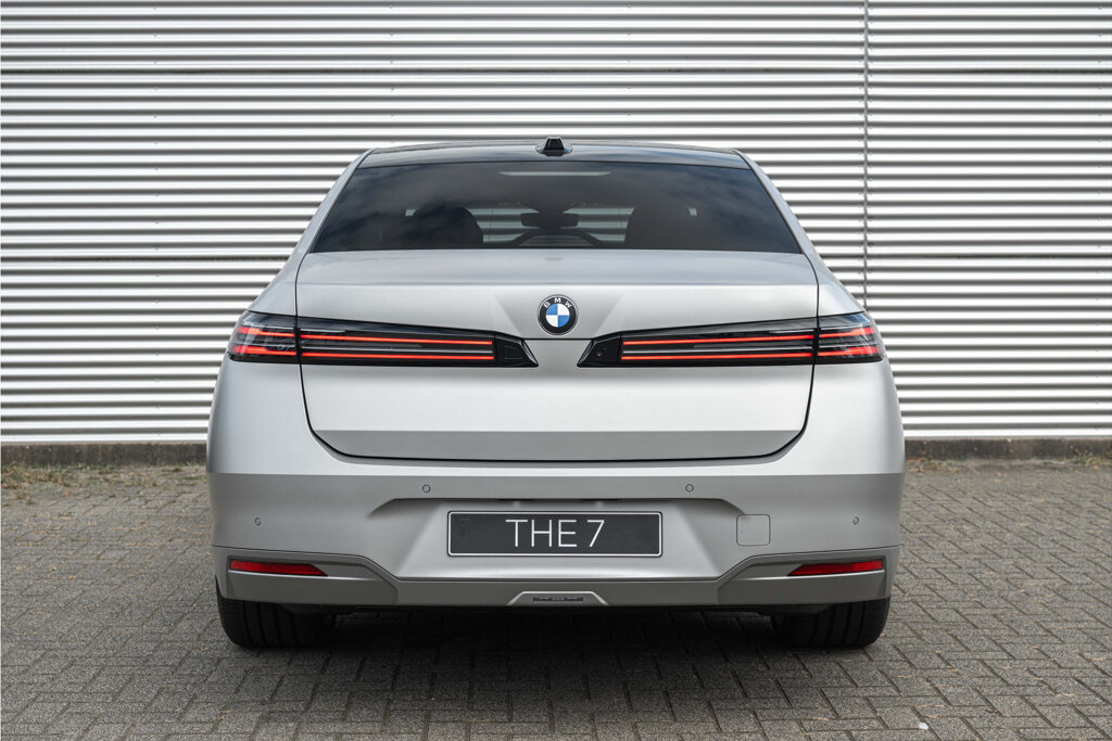 BMW i7 10