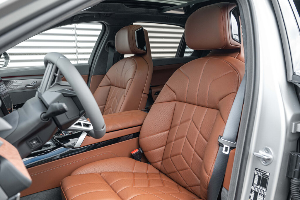 BMW i7 14