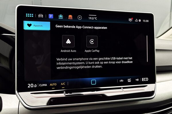 Apple Carplay/Android Auto Apple Carplay/Android Auto