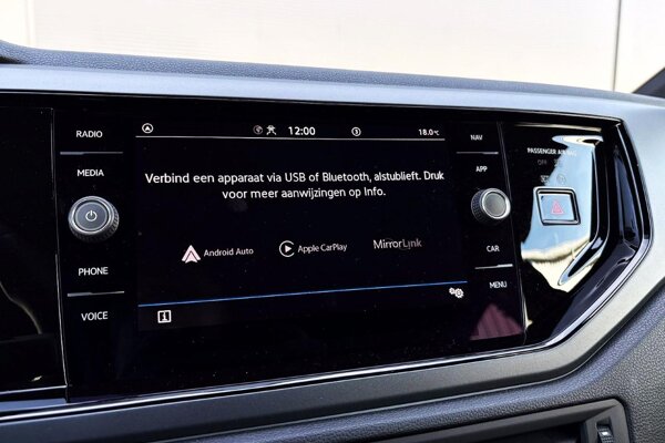 Apple Carplay/Android Auto Apple Carplay/Android Auto