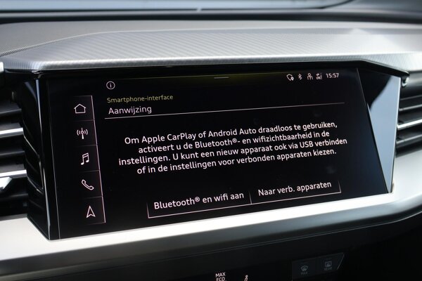 Apple Carplay/Android Auto Apple Carplay/Android Auto