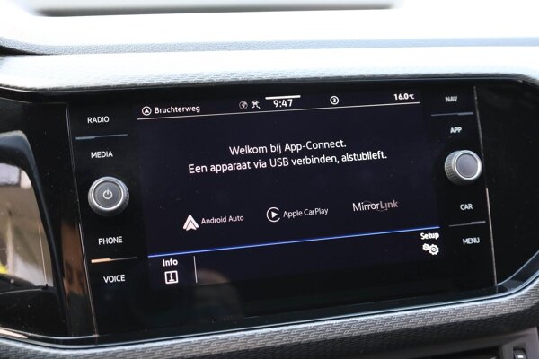 Apple Carplay/Android Auto Apple Carplay/Android Auto