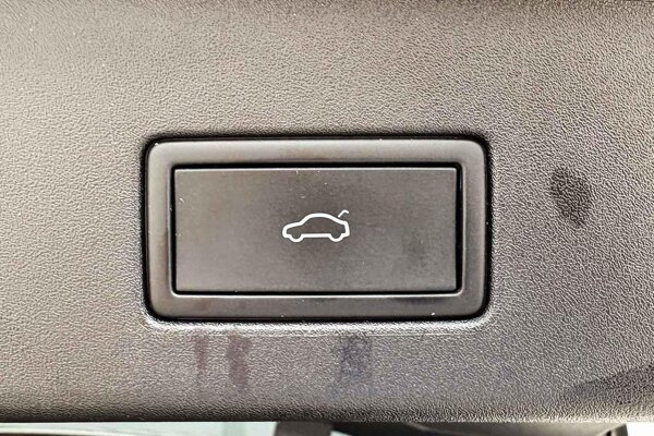elektrisch bedienbare achterklep met sensorsturing elektrisch bedienbare achterklep met sensorsturing