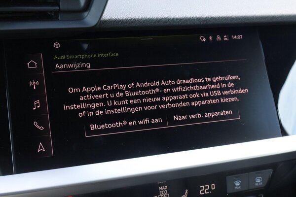 Apple Carplay/Android Auto Apple Carplay/Android Auto