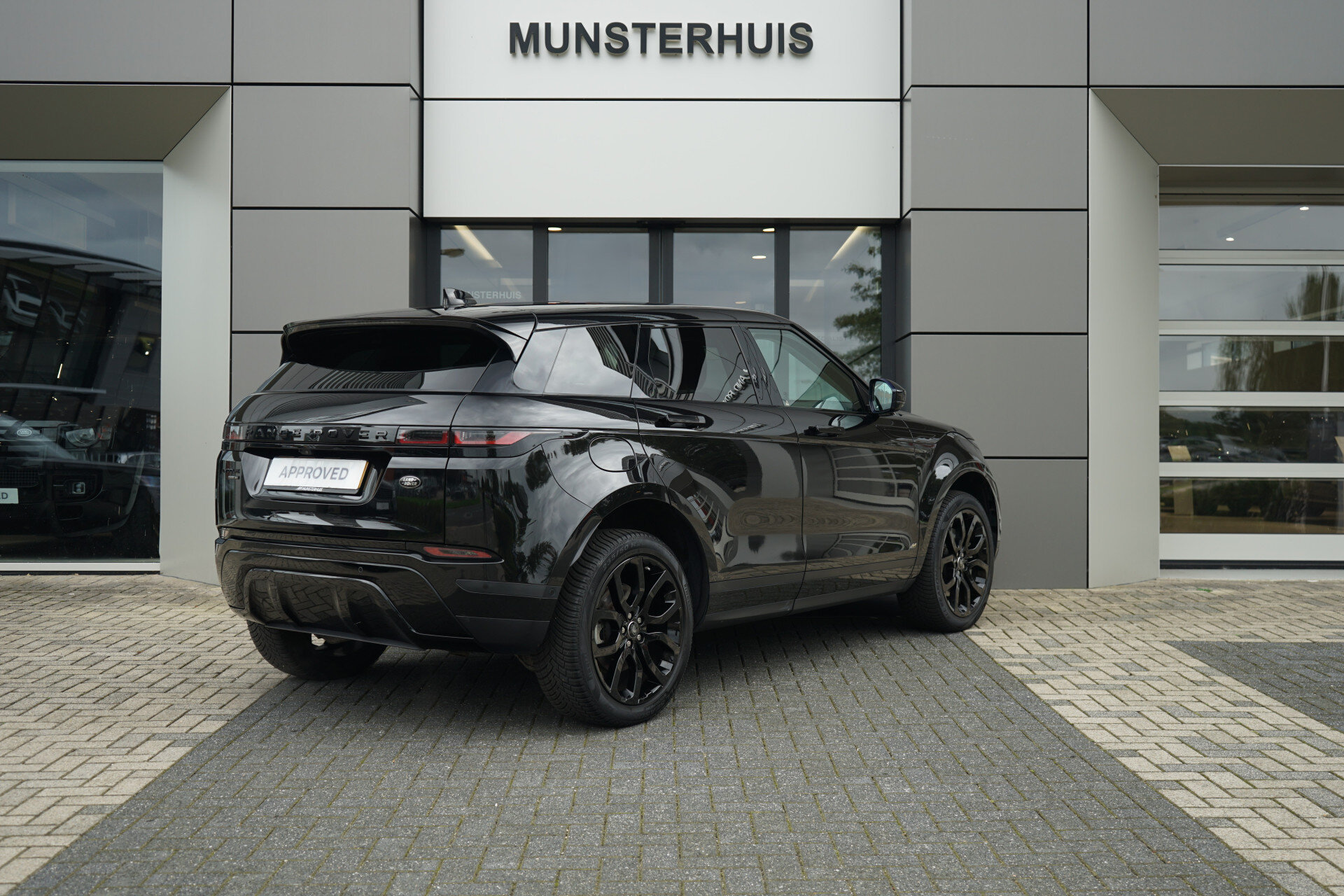 Land Rover Range Rover Evoque P300e AWD SE