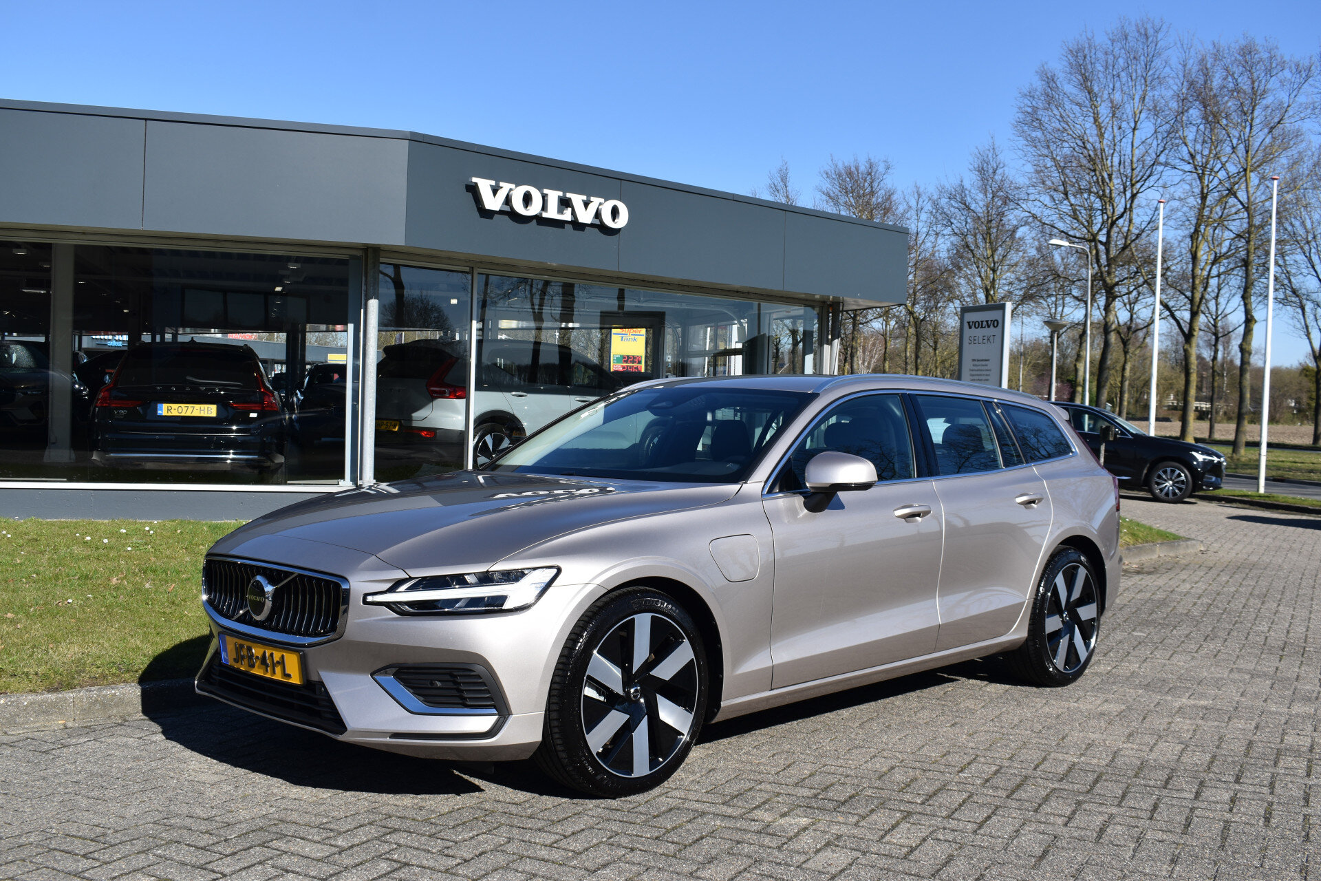 Volvo V60 T6 AWD 350PK Plug-in Hybrid Essential Bright