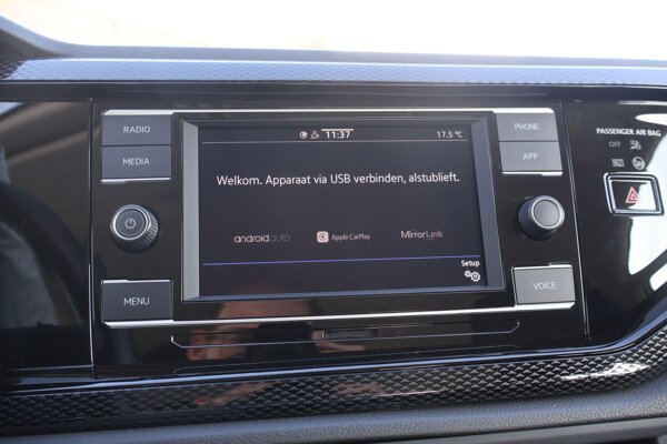 Apple Carplay/Android Auto Apple Carplay/Android Auto