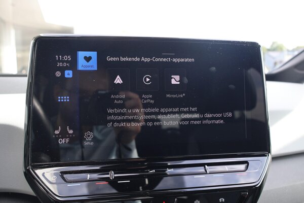 Apple Carplay/Android Auto Apple Carplay/Android Auto