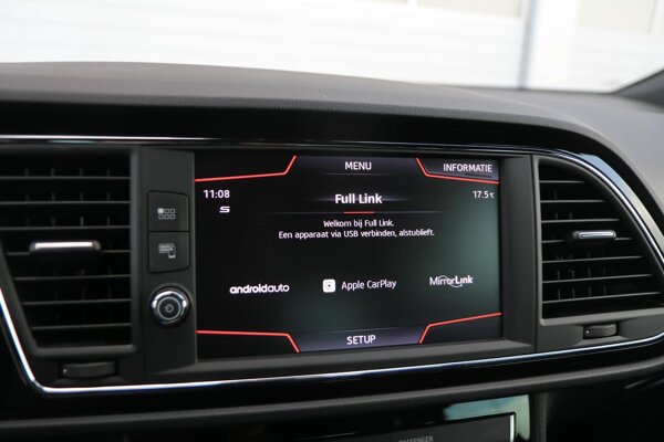 Apple Carplay/Android Auto Apple Carplay/Android Auto
