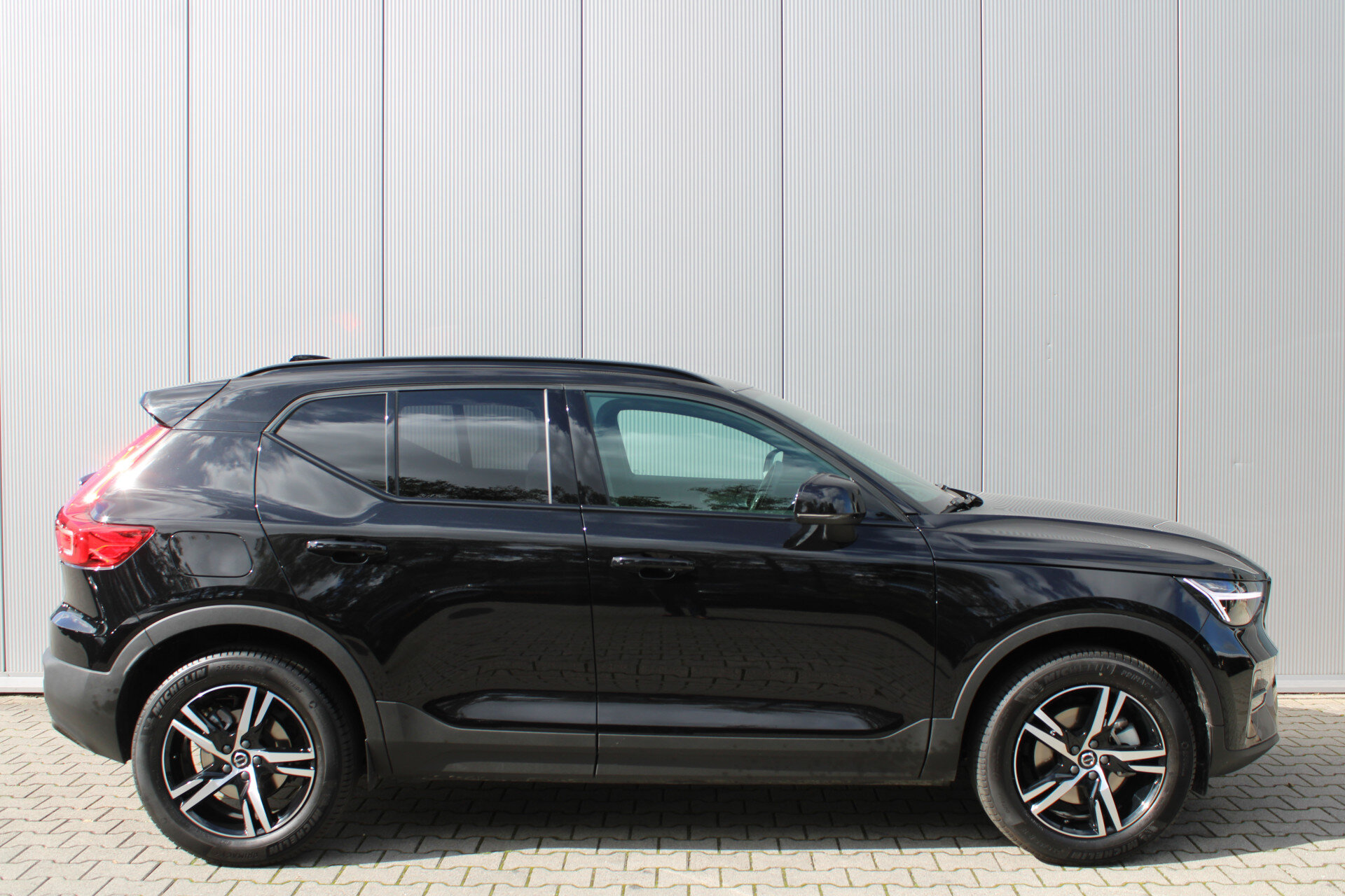 Volvo XC40 B4 Plus Dark - Afbeelding 2