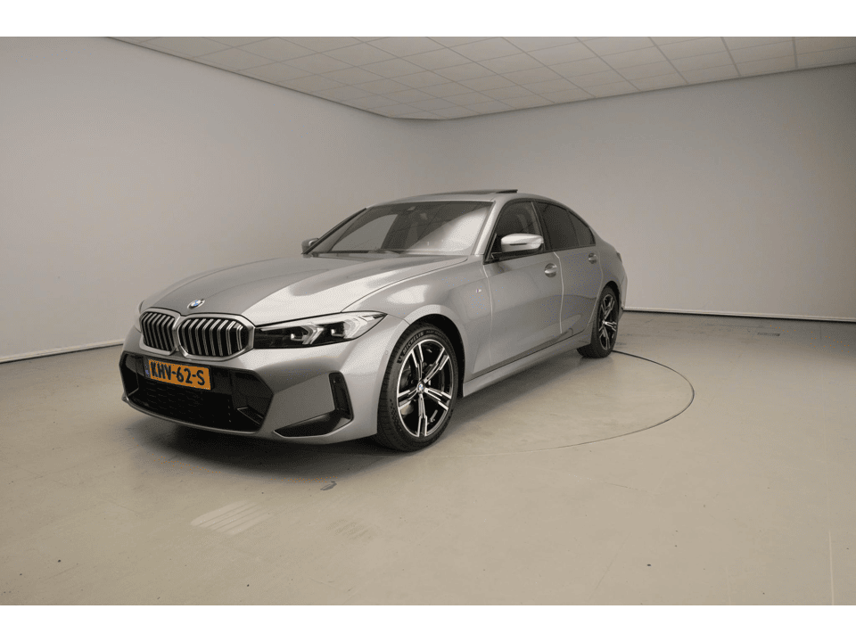 BMW 3 Serie Sedan 320i - Afbeelding 1