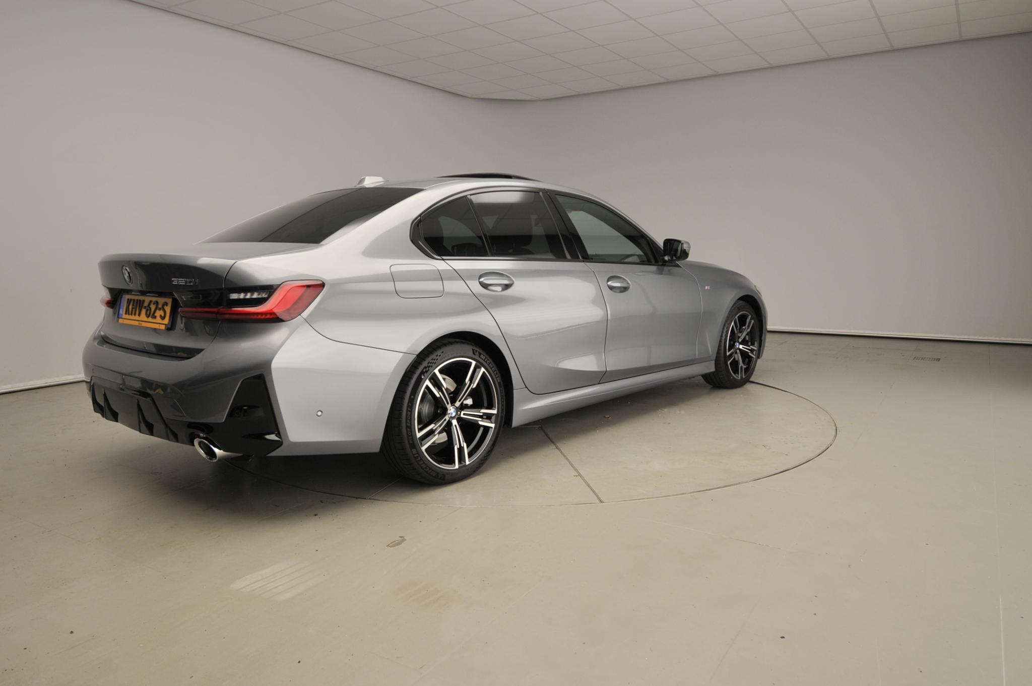 BMW 3 Serie Sedan 320i - Afbeelding 2