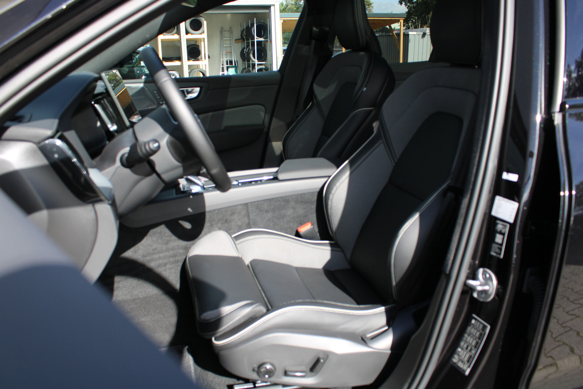 Volvo XC60 T6 Plug-in hybrid AWD Ultra Black Edition - Afbeelding 4