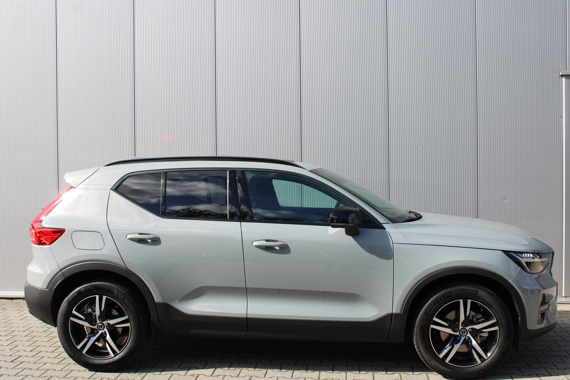 Volvo XC40 B4 Plus Dark - Afbeelding 3
